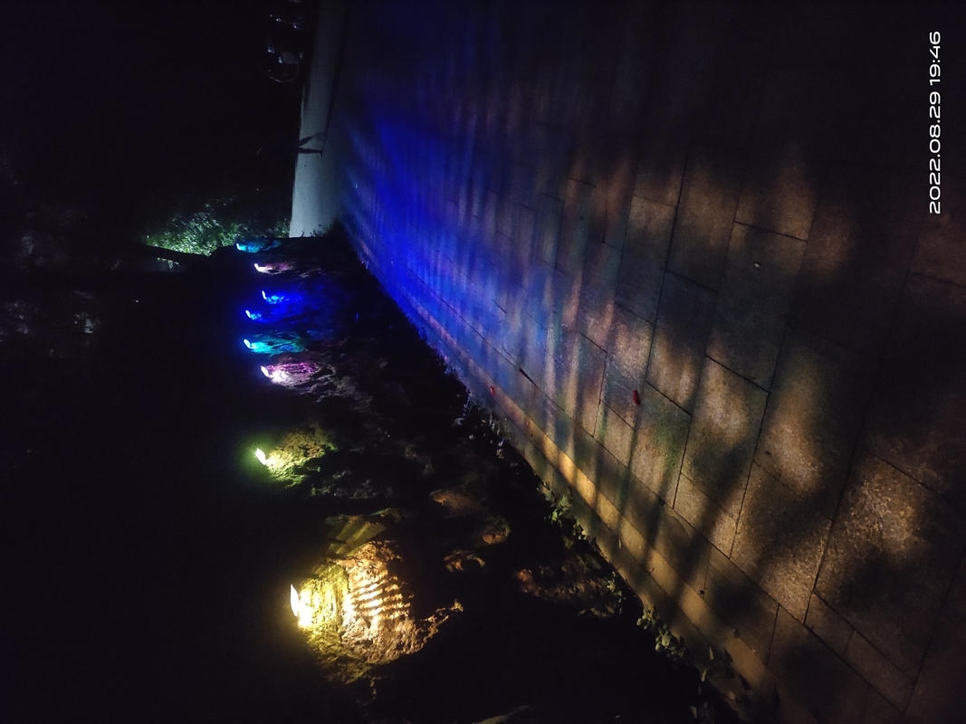 recinto decorativo LED 123 * 60 * 65mm del paesaggio della parete di RGB della luce solare all'aperto del giardino 3.7V