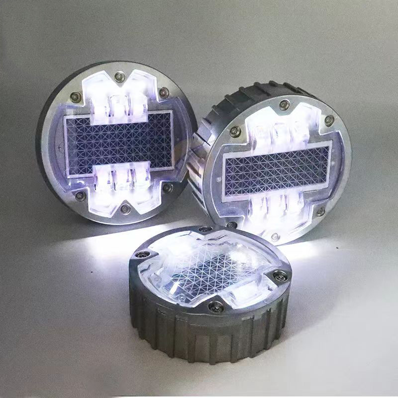 DM143 Reflettori di luce per strada a energia solare IP68 impermeabile 1200mAh 6 LED Distanza visiva 500m