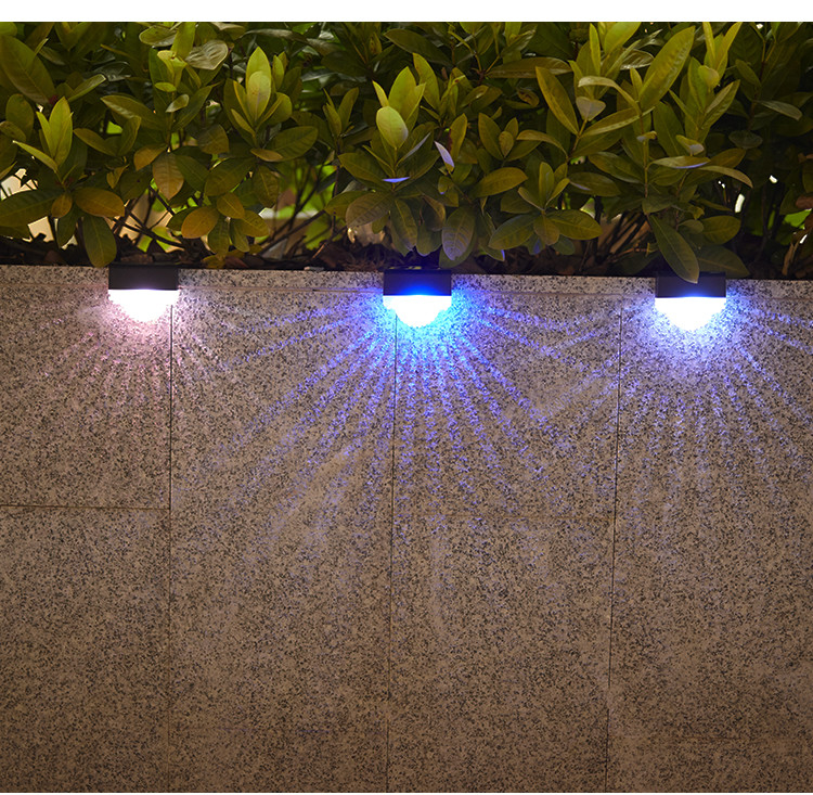 Luce per giardino solare all'aperto Acque resistenti a LED Lampada di recinzione solare per patio Scala Giardino Passo di giardino Illuminazione a cambiamento di colore