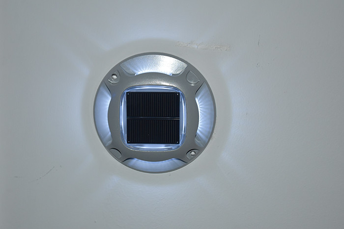 Lampada a LED per giardino a luce solare a terra