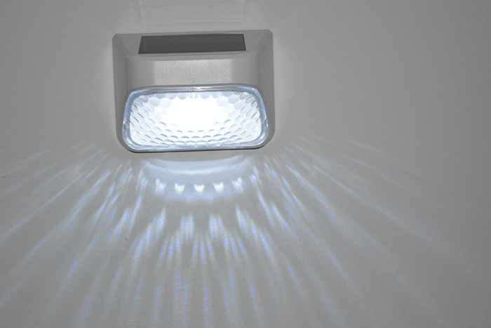 100g Solar Fence Light Nero ABS PMMA Caldo Bianco RGB 20Lumens Impermeabile IP65 4,5 ore di ricarica