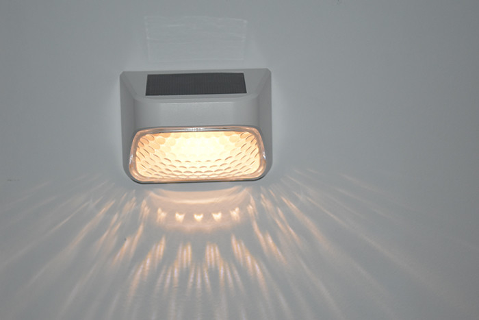100g Solar Fence Light Nero ABS PMMA Caldo Bianco RGB 20Lumens Impermeabile IP65 4,5 ore di ricarica