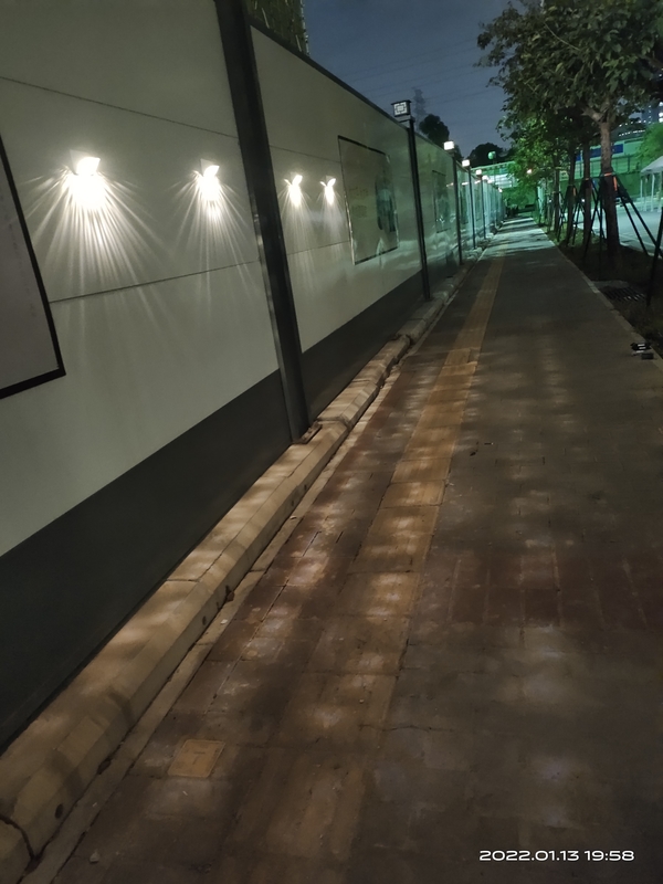 Luce di decorazione monocristallina al silicio a LED con livello di impermeabilità IP65 e 15 ore di lavoro