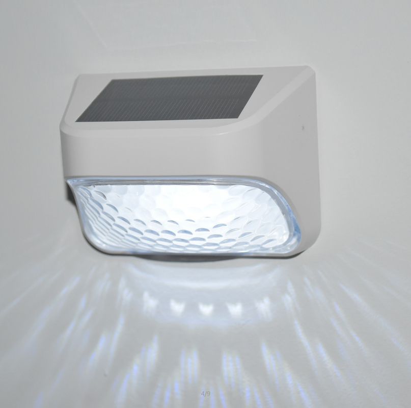 Luce di decorazione monocristallina al silicio a LED con livello di impermeabilità IP65 e 15 ore di lavoro