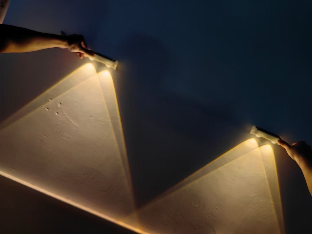 Dual Mode Waterproof RGB Solar Wall Light con colore di illuminazione RGB bianco caldo e 2 LED a bolla