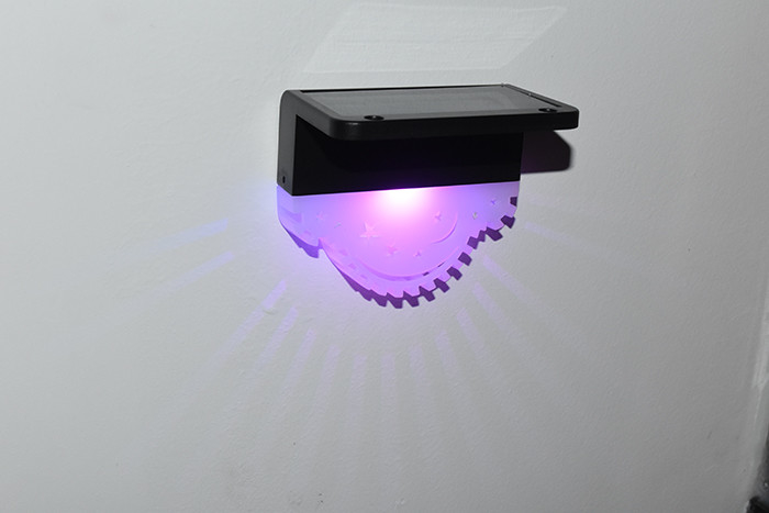 Luce di recinzione per cortile solare impermeabile all'aria aperta Colori multipli Porta solare a LED Colonna di luce per giardino