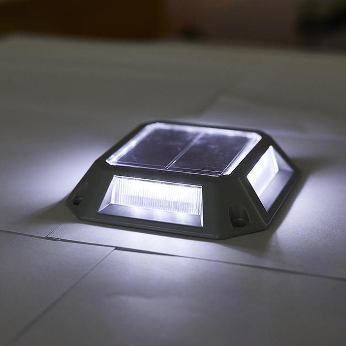 Luce solare LED Dock con installazione a vite Caldo Bianco / Bianco Freddo Colore leggero A 215g
