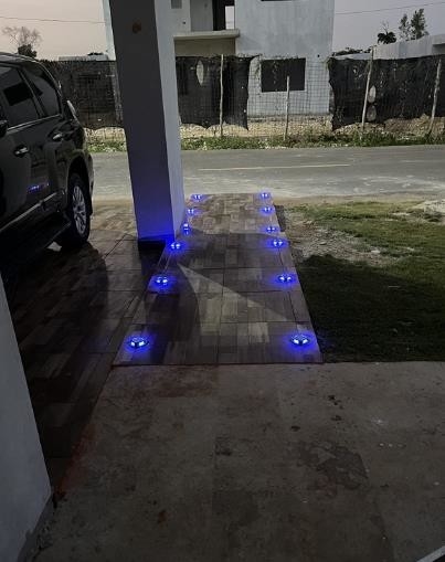 Luce LED solare ad alta luminosità realizzata in alluminio e materiale PC con cuscinetto da 3 t
