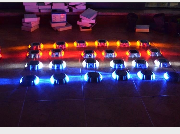 Aluminico impermeabile IP68 Riflettori laterali solari di strada Luci di marcatore Luci di punta solari