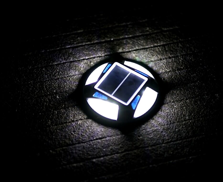 L'illuminazione solare per la sicurezza stradale con 12 pezzi di illuminazione ausiliaria LED anti-invecchiamento