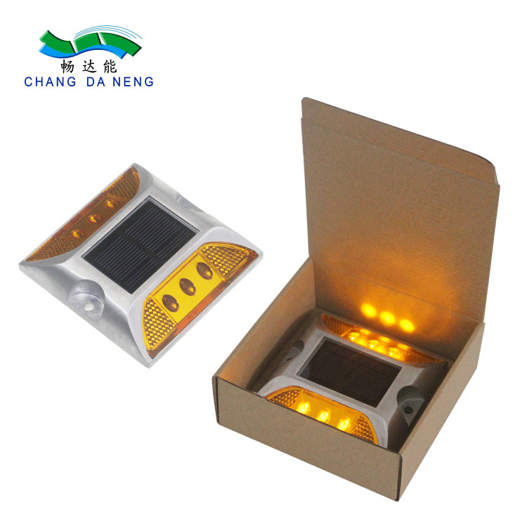 La strada solare impermeabile IP68 fissa i segnare principali di alluminio con 3 pc principali per lato