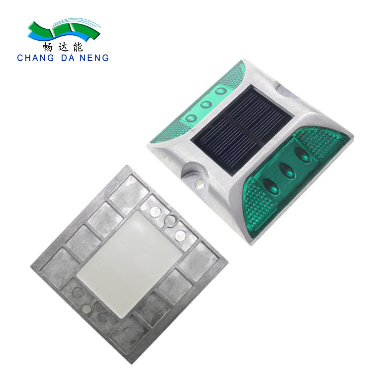 La strada solare impermeabile IP68 fissa i segnare principali di alluminio con 3 pc principali per lato