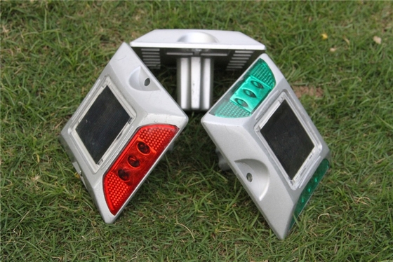 Riflettore stradale in alluminio Ip68 per marciapiede lampeggiante a LED solare