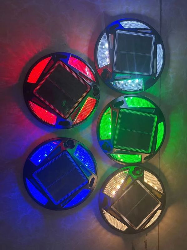 Strada solare bianca calda con 12 LED per la sicurezza stradale del traffico e l'illuminazione del vialetto